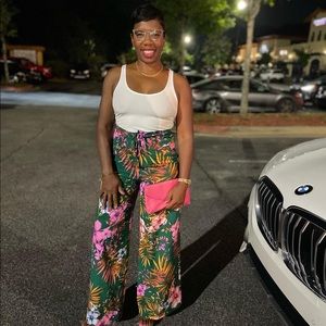 Floral pants w/ tie in front